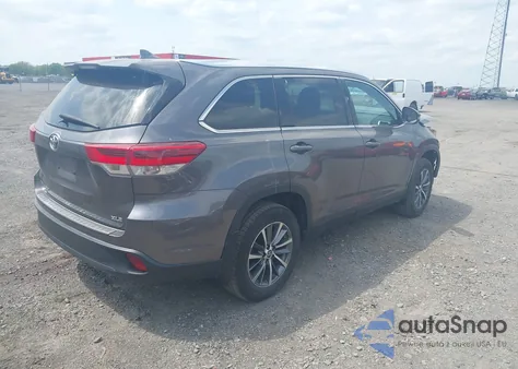 2019 Toyota Highlander Xle z USA, uszkodzony, nr VIN 5TDKZRFH3KS353087